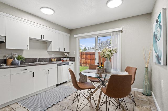 126 Barton Way, Sacramento, CA 95838