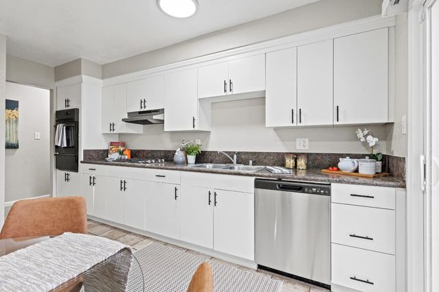 126 Barton Way, Sacramento, CA 95838