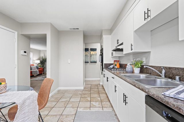 126 Barton Way, Sacramento, CA 95838