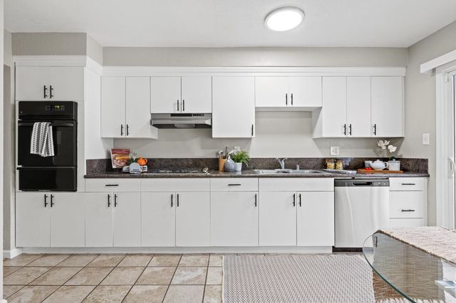 126 Barton Way, Sacramento, CA 95838