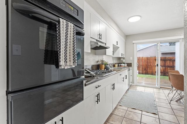 126 Barton Way, Sacramento, CA 95838