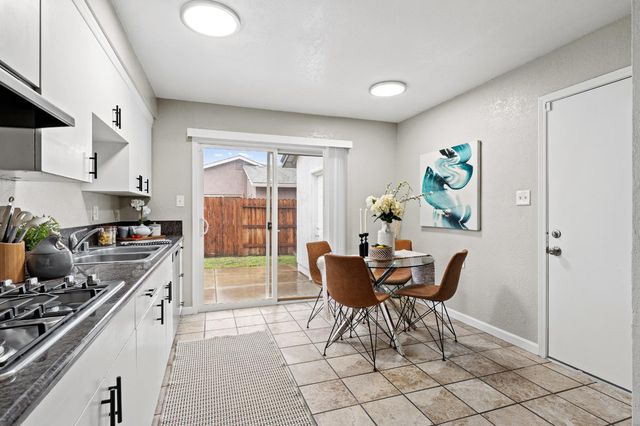 126 Barton Way, Sacramento, CA 95838