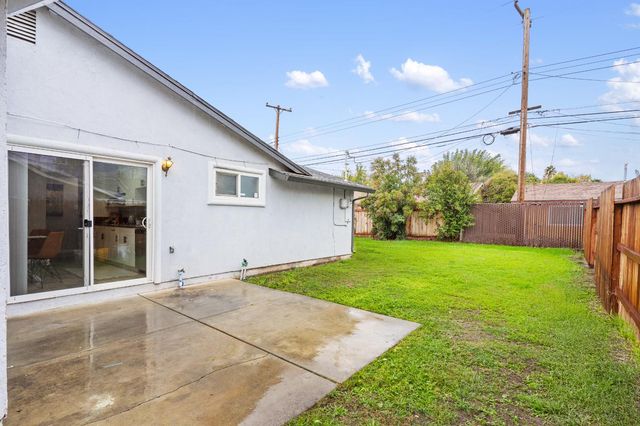126 Barton Way, Sacramento, CA 95838