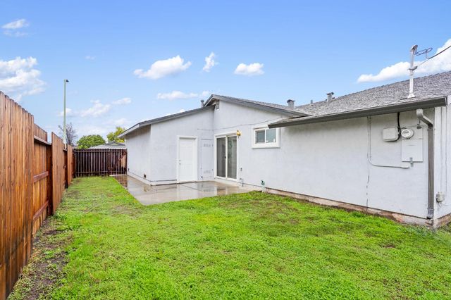 126 Barton Way, Sacramento, CA 95838