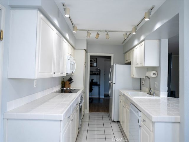 5050 Coldwater Canyon 102, Sherman Oaks, CA 91423