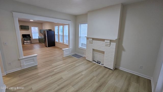 4003 W Market St, Louisville, KY 40212