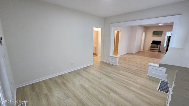 4003 W Market St, Louisville, KY 40212