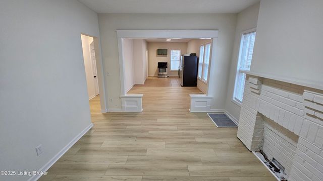 4003 W Market St, Louisville, KY 40212