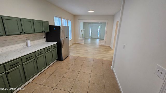 4003 W Market St, Louisville, KY 40212