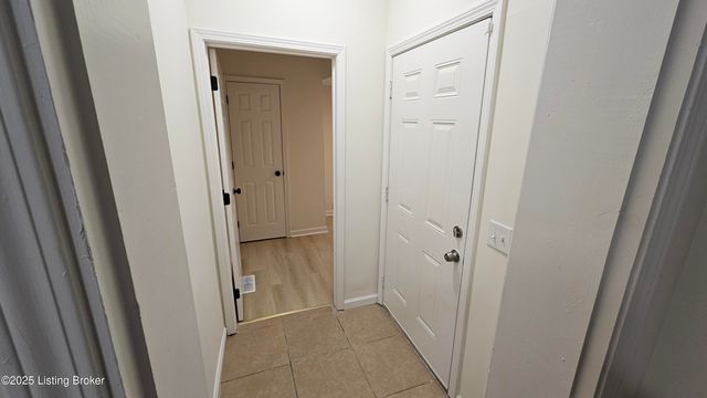 4003 W Market St, Louisville, KY 40212