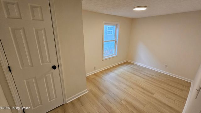 4003 W Market St, Louisville, KY 40212