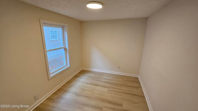 4003 W Market St, Louisville, KY 40212