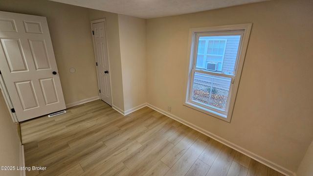 4003 W Market St, Louisville, KY 40212