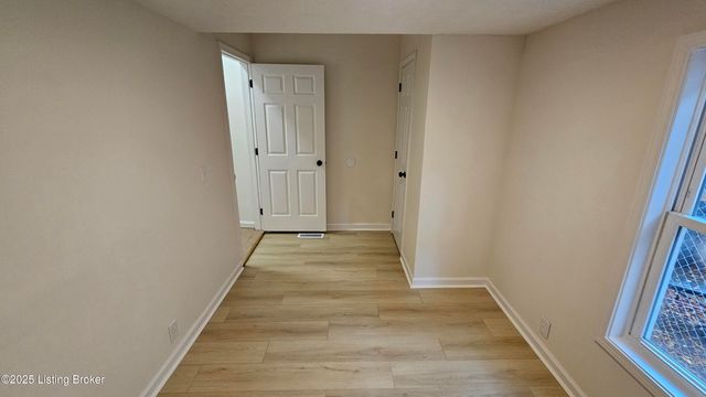 4003 W Market St, Louisville, KY 40212