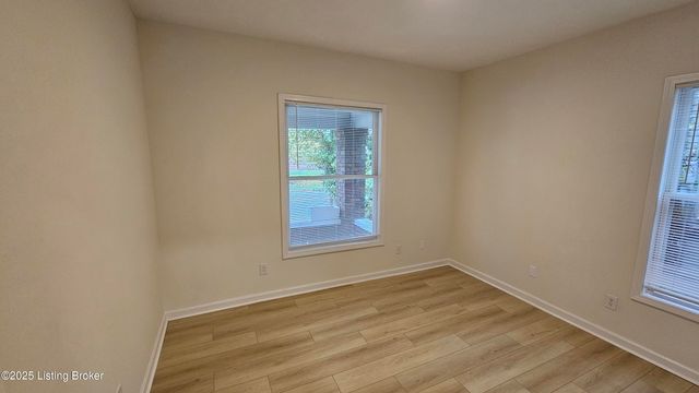 4003 W Market St, Louisville, KY 40212