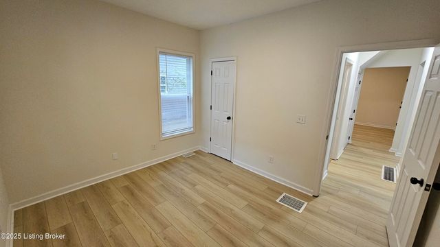 4003 W Market St, Louisville, KY 40212