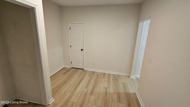 4003 W Market St, Louisville, KY 40212