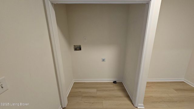 4003 W Market St, Louisville, KY 40212