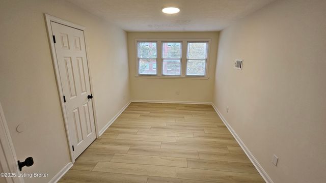 4003 W Market St, Louisville, KY 40212