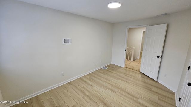 4003 W Market St, Louisville, KY 40212