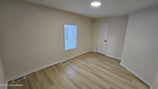 4003 W Market St, Louisville, KY 40212