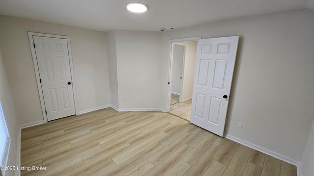 4003 W Market St, Louisville, KY 40212