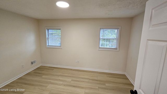 4003 W Market St, Louisville, KY 40212