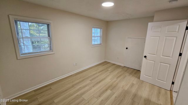 4003 W Market St, Louisville, KY 40212