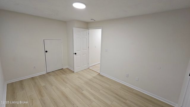 4003 W Market St, Louisville, KY 40212