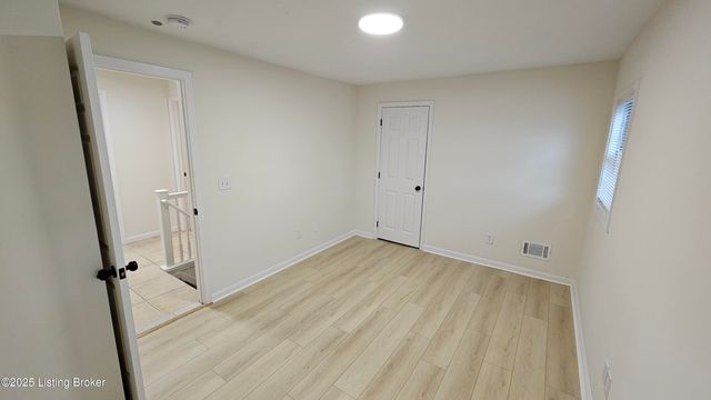 4003 W Market St, Louisville, KY 40212