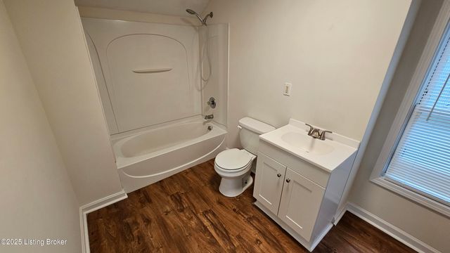 4003 W Market St, Louisville, KY 40212