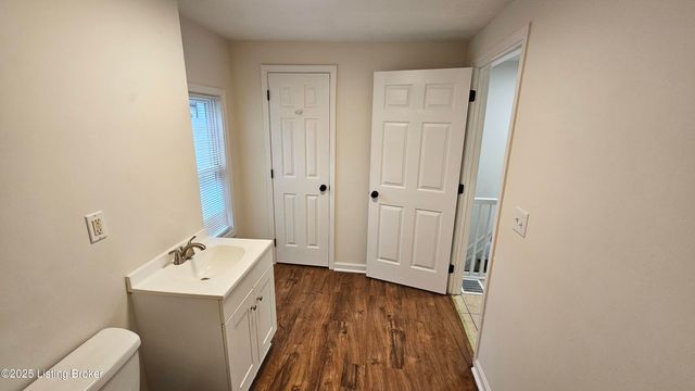 4003 W Market St, Louisville, KY 40212