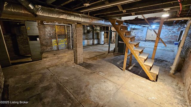 4003 W Market St, Louisville, KY 40212