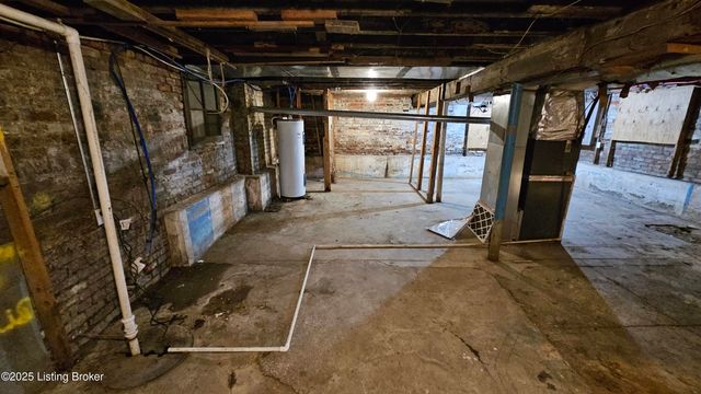 4003 W Market St, Louisville, KY 40212