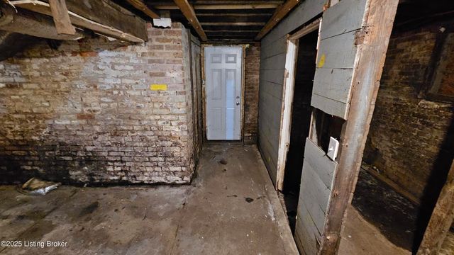 4003 W Market St, Louisville, KY 40212