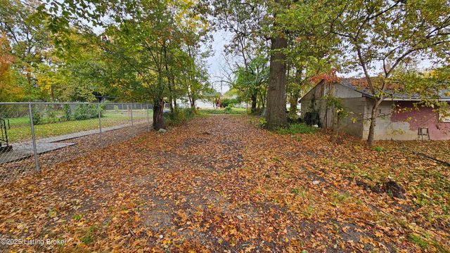 4003 W Market St, Louisville, KY 40212