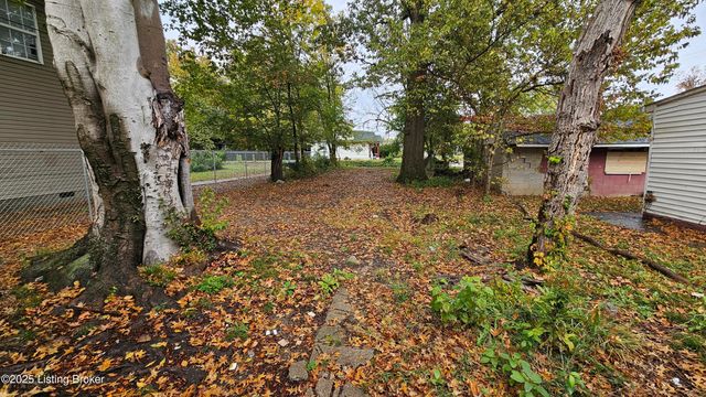 4003 W Market St, Louisville, KY 40212