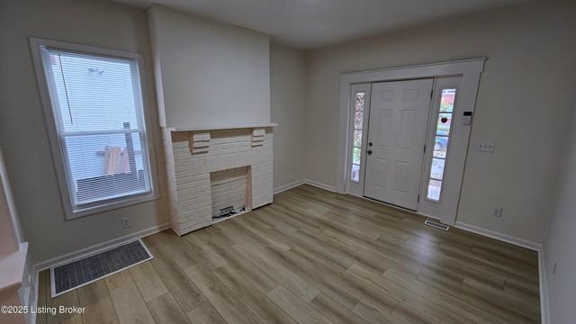 4003 W Market St, Louisville, KY 40212