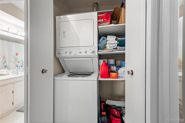 1969 Klingensmith Road, Bloomfield Hills, MI 48302