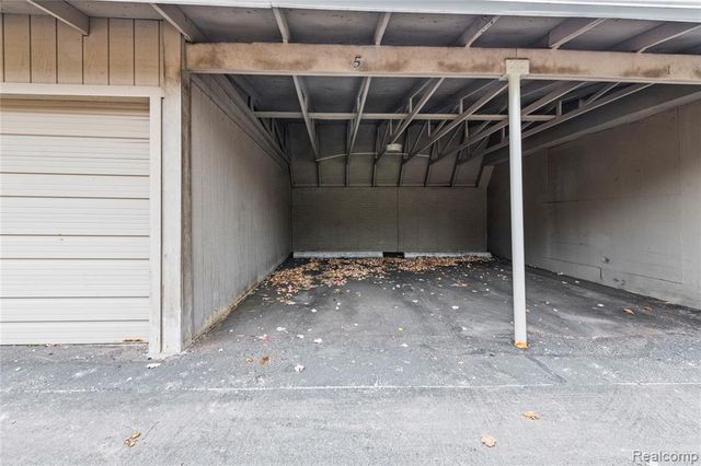 1969 Klingensmith Road, Bloomfield Hills, MI 48302