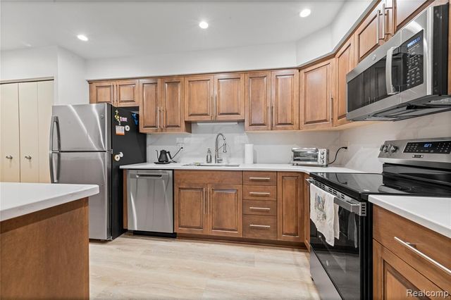 1969 Klingensmith Road, Bloomfield Hills, MI 48302