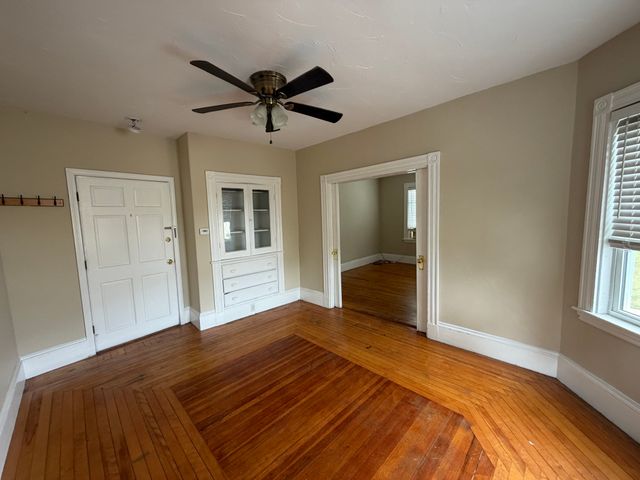 253 Whitwell St 2L, Quincy, MA 02169