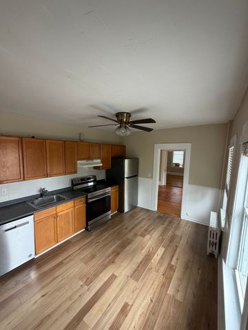 253 Whitwell St 2L, Quincy, MA 02169