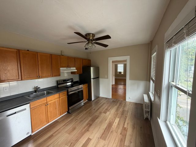 253 Whitwell St 2L, Quincy, MA 02169