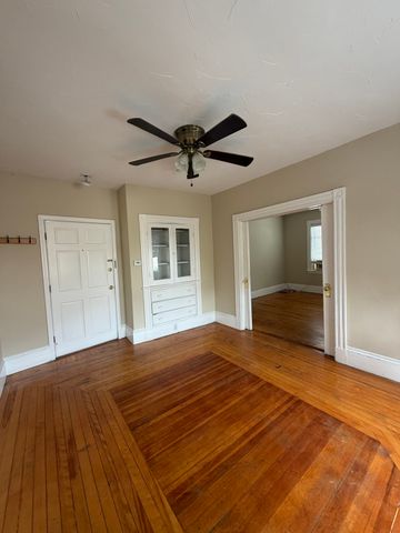 253 Whitwell St 2L, Quincy, MA 02169
