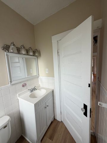253 Whitwell St 2L, Quincy, MA 02169