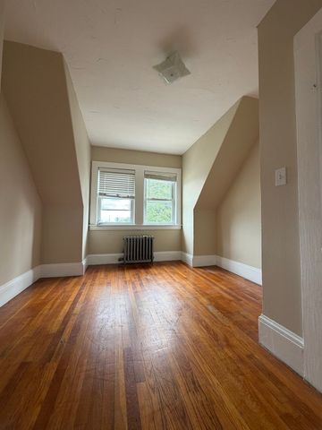 253 Whitwell St 2L, Quincy, MA 02169