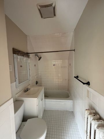 253 Whitwell St 2L, Quincy, MA 02169