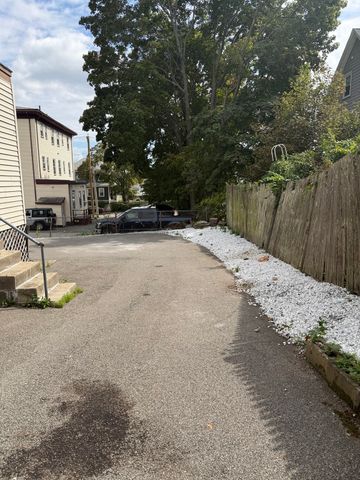 253 Whitwell St 2L, Quincy, MA 02169