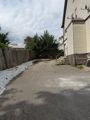 253 Whitwell St 2L, Quincy, MA 02169